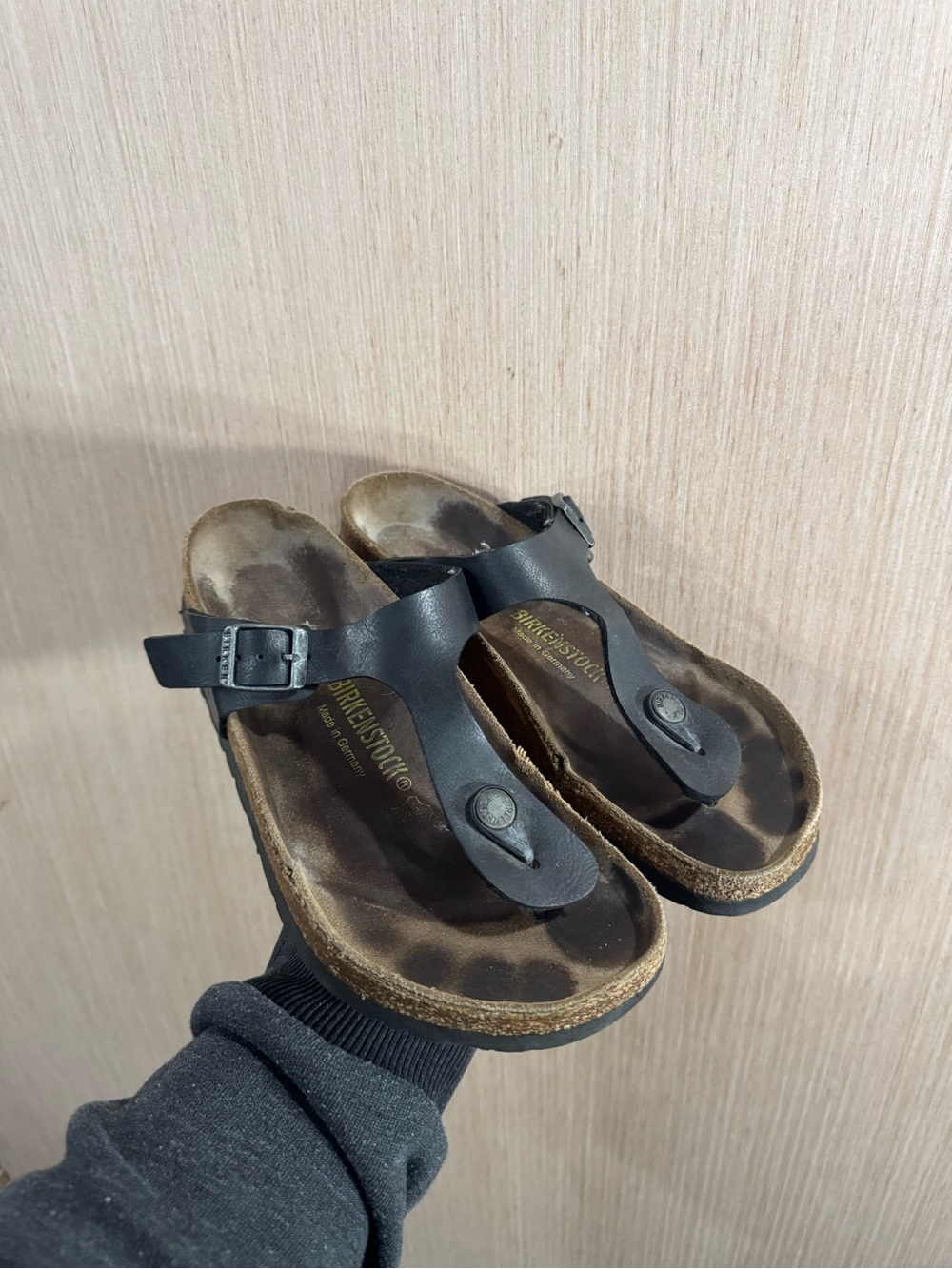 Women’s Birkenstock Gizeh Black Leather Thong Sandals with Buckle Size 38